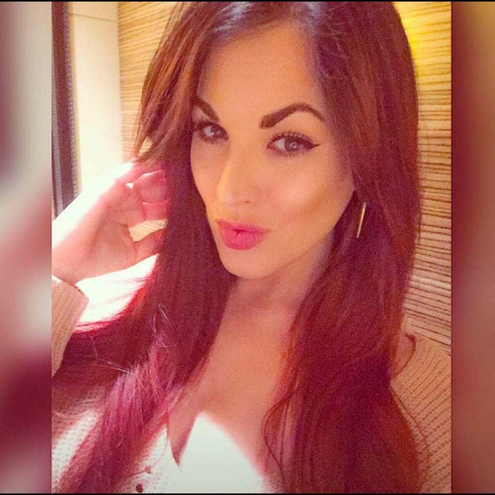 Meet your Posher, Cassandra